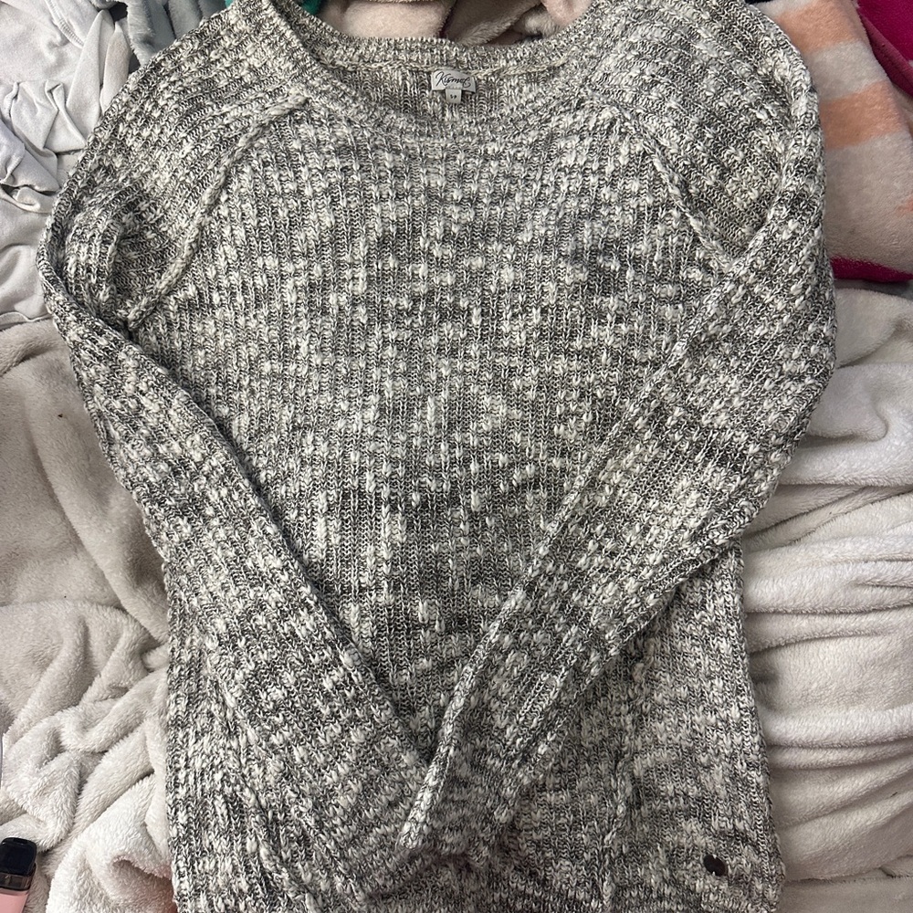 Kismet Women's Grey Sweater